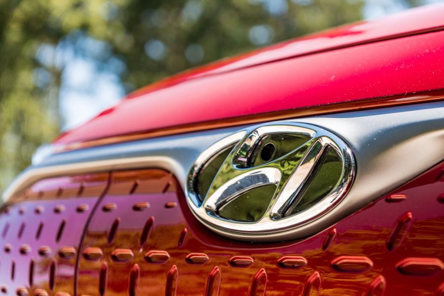 Логотип Hyundai Kona Electric 2018 года  (WW) (фото 10 из 48)